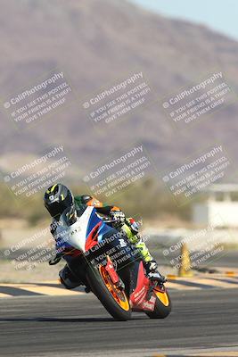 media/Oct-30-2025-Racers Edge (Thu) [[dabbdaf680]]/3-B Group/Session 2 (Turn 14)/